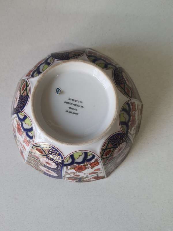 GILDED EDGE FLOWER SHAPED 7" INCH IMARI JAPANESE PORCELAIN BOWL