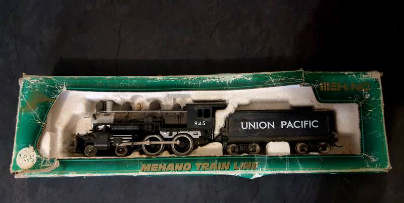 VINTAGE RAILWAY LOCOMOTIVE IN BOX - LOOKS VERRY OLD IN NEAT CONDITION