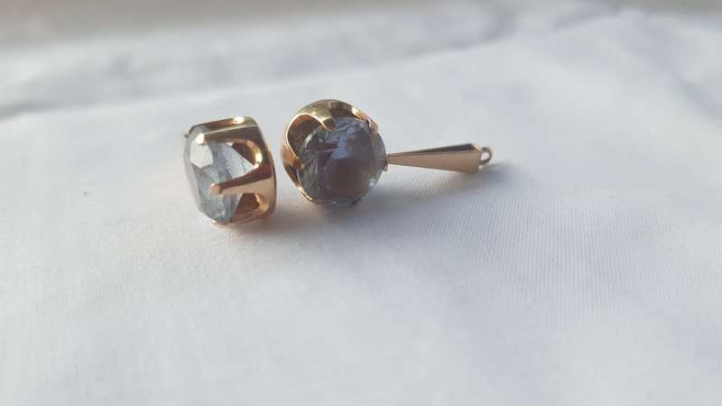 1930's Antique Yellow Gold 9CT Natural Gut Aquamarine earrings - 5.2 Grams - exactly 2.6 grams each