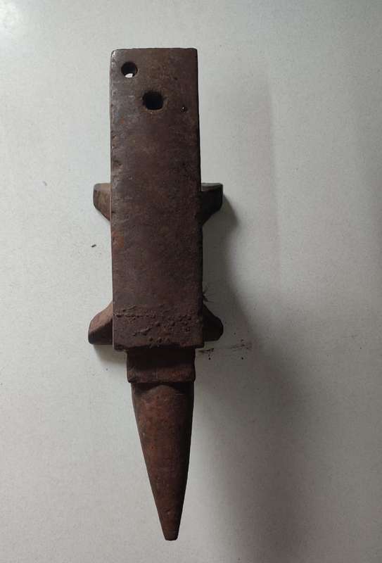 ANTIQUE MEDIUM HEAVEY STEEL ANVIL