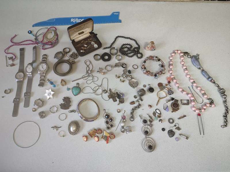 LARGE LOT OF JEWELLERY UP FOR GRABS COSMETC MOSTLY- BID NOW BEFORE CHRISTMAS!