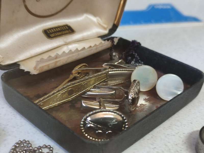 LARGE LOT OF JEWELLERY UP FOR GRABS COSMETC MOSTLY- BID NOW BEFORE CHRISTMAS!