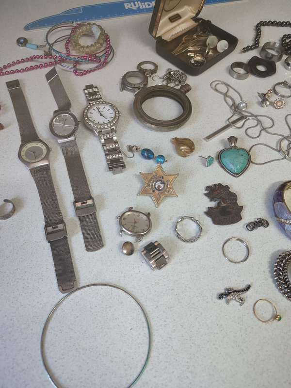 LARGE LOT OF JEWELLERY UP FOR GRABS COSMETC MOSTLY- BID NOW BEFORE CHRISTMAS!