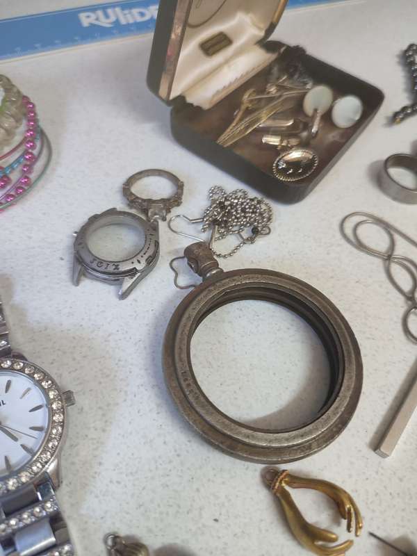 LARGE LOT OF JEWELLERY UP FOR GRABS COSMETC MOSTLY- BID NOW BEFORE CHRISTMAS!