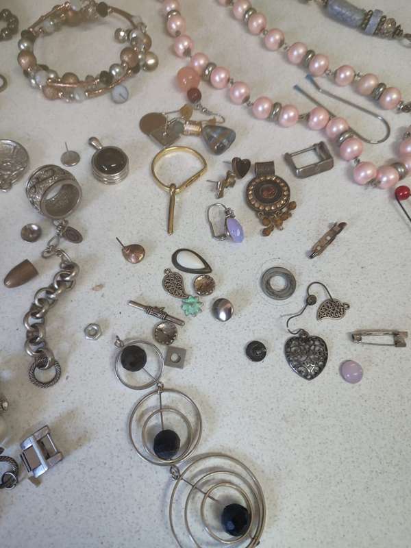LARGE LOT OF JEWELLERY UP FOR GRABS COSMETC MOSTLY- BID NOW BEFORE CHRISTMAS!