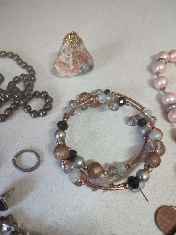 LARGE LOT OF JEWELLERY UP FOR GRABS COSMETC MOSTLY- BID NOW BEFORE CHRISTMAS!