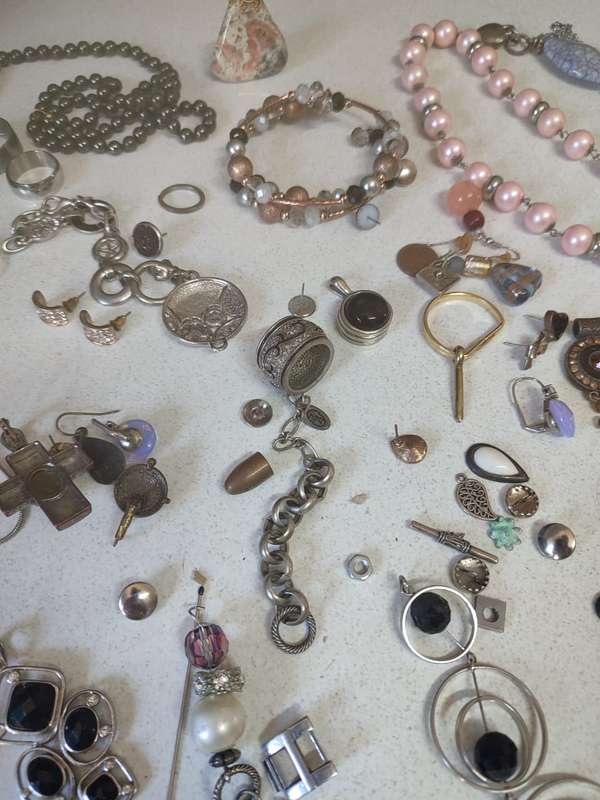 LARGE LOT OF JEWELLERY UP FOR GRABS COSMETC MOSTLY- BID NOW BEFORE CHRISTMAS!