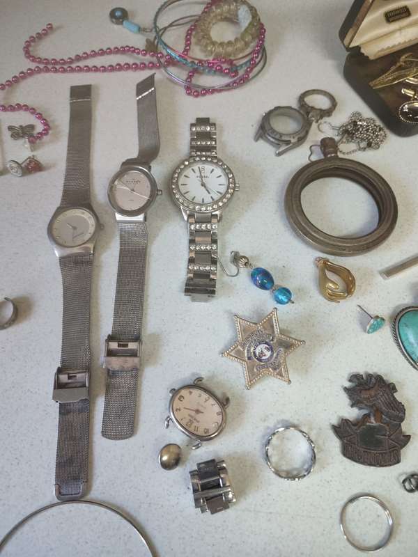 LARGE LOT OF JEWELLERY UP FOR GRABS COSMETC MOSTLY- BID NOW BEFORE CHRISTMAS!