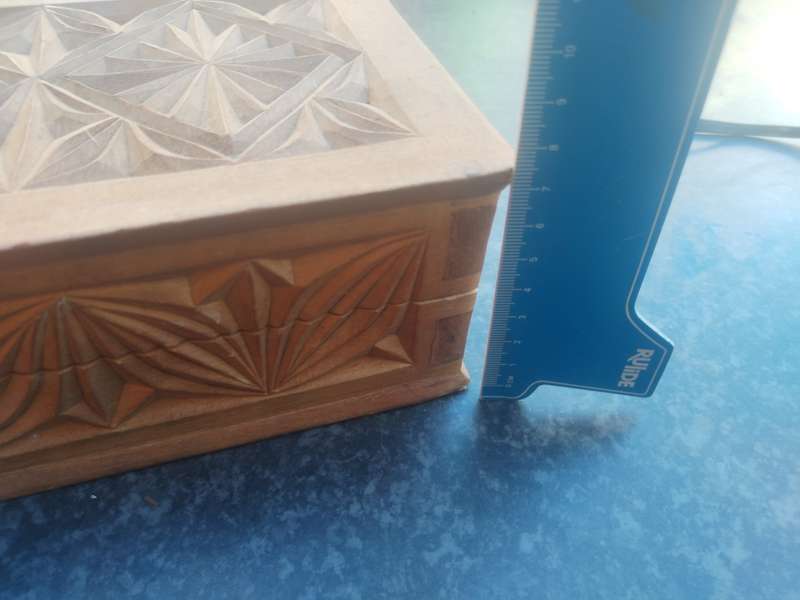 #15 VINTAGE WOOD CARVED JEWELLERY BOX - ON AUCTION!