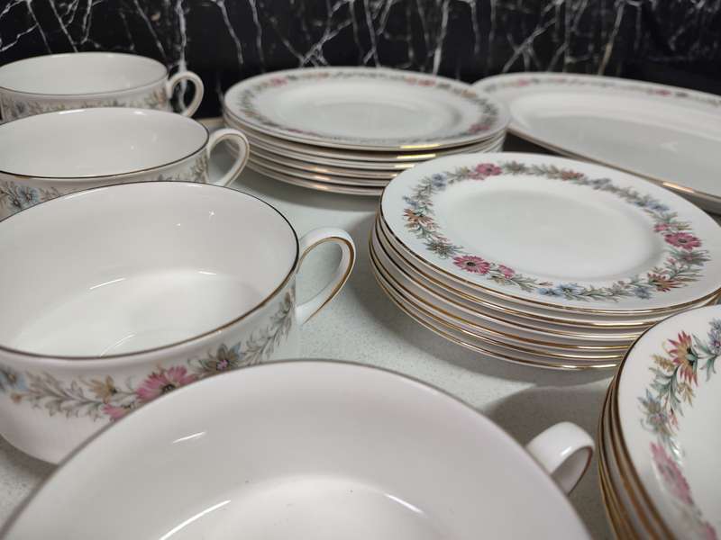 #1 ROYAL ALBERT PARAGON FINE CHINA (BELINDA PATTERN) COMPLETE DINNER SET !!!