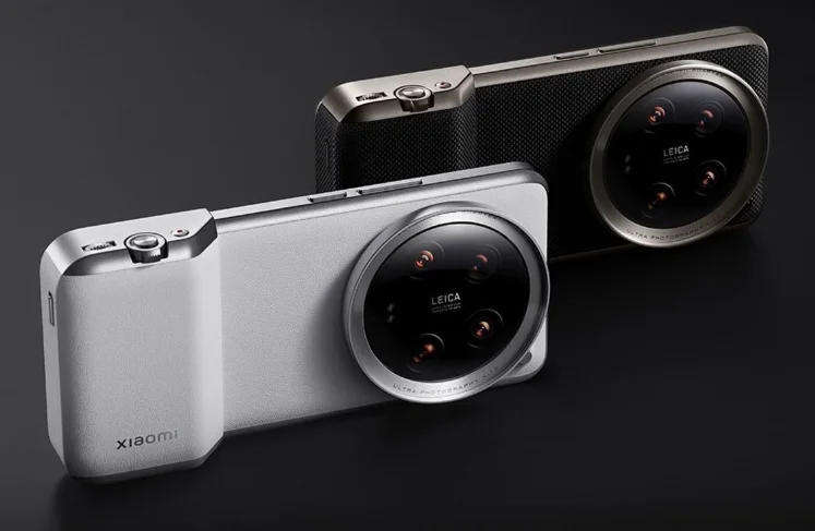 XIAOMI 15 ULTRA WITH OPTIONAL PHOTOGRAPHY KIT