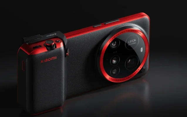 XIAOMI 15 ULTRA WITH OPTIONAL PHOTOGRAPHY KIT