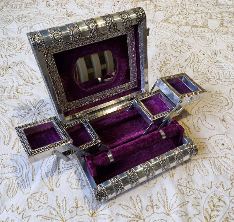 Silver metal jewelry box