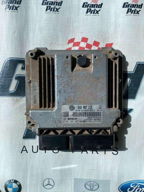VW GOLF 6 GTI ECU COMPUTER BOX 5K0907115 0261S04951 MED17.5