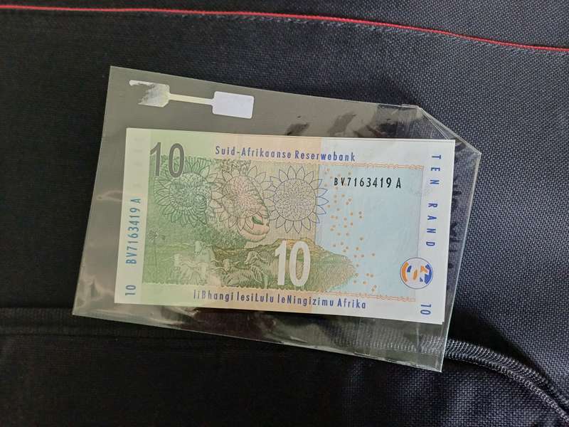 2 Sets of R10 notes in sequence
