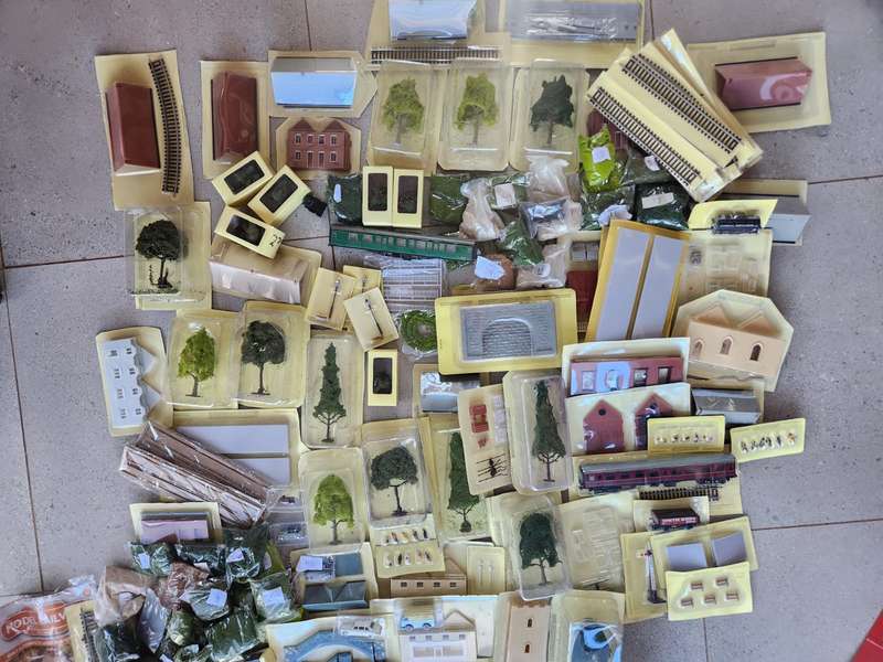 Complete set of "Your Model Railway Village" Issues 1 -120