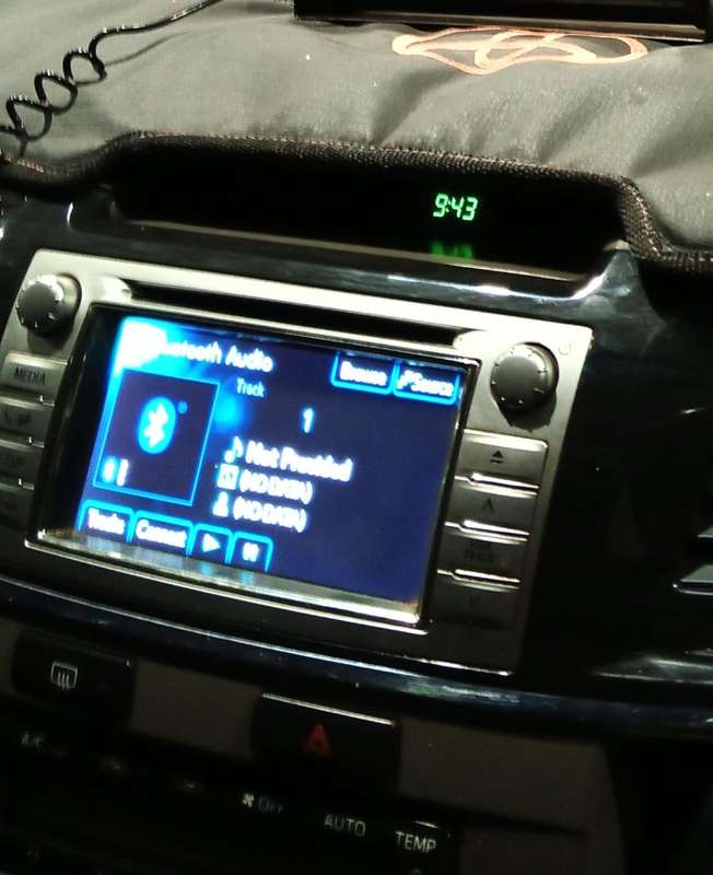 Toyota fortuner/hilux  original Panasonic head unit  mp3/cd/player/reverse camera/Bluetooth