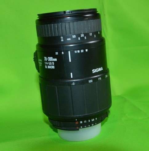 70-300mm Macro Lens Nikon mount: Sigma F4-5.6 D DL MACRO