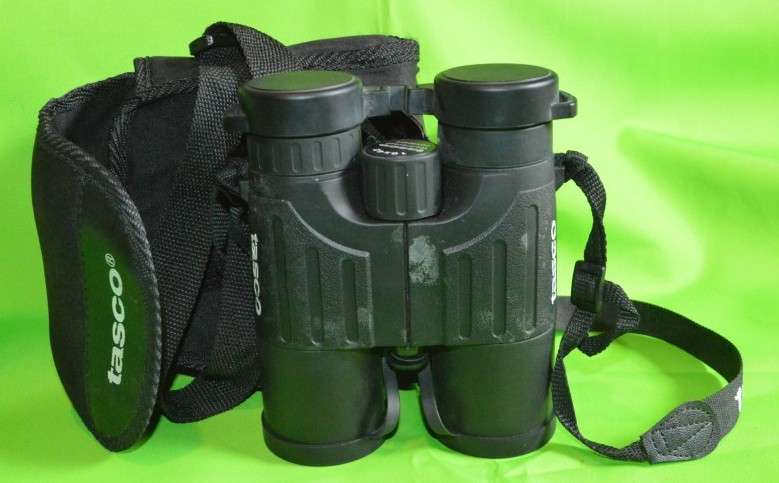 Tasco Binoculars 10 x 42 Waterproof Fogproof FOV 304FT