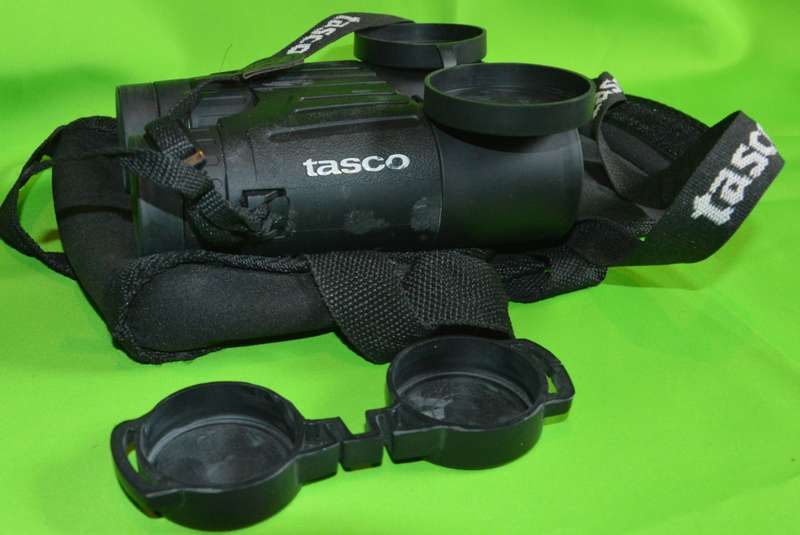 Tasco Binoculars 10 x 42 Waterproof Fogproof FOV 304FT