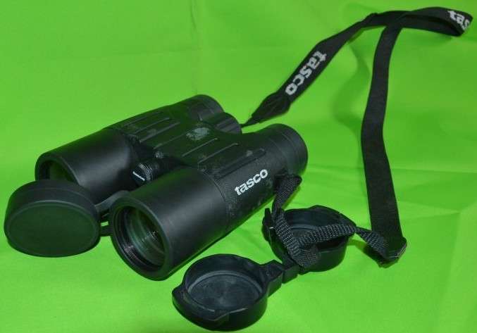 Tasco Binoculars 10 x 42 Waterproof Fogproof FOV 304FT