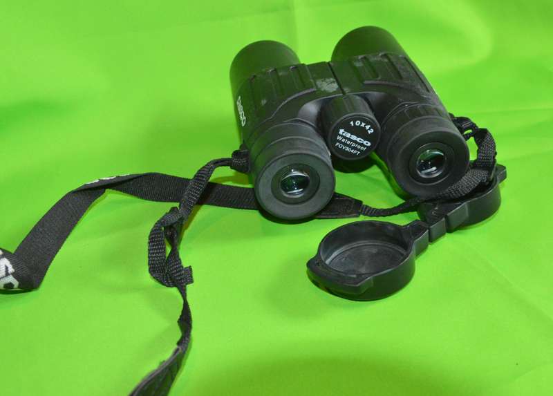 Tasco Binoculars 10 x 42 Waterproof Fogproof FOV 304FT
