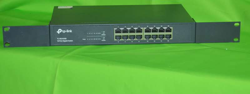 16-Port Gigabit Rackmount Switch: TP-Link TL-SG1016D
