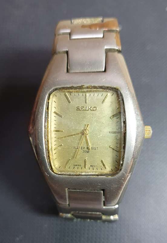 Vintage Seiko - Japan Mens quartz wristwatch in used but good working condition