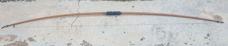 HIGH END 72'' CLASSIC ENGLISH TRADITIONAL SPORTING LONGBOW VALUED R6,700.00