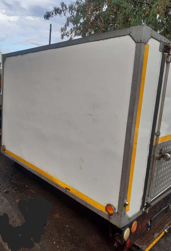 2.5 METER INSULATED (Refrigerated) BOX BODY / FRIDGE BODY  FOR HYUNDAI H1 / TOYOTA DYNA / NISS NP300