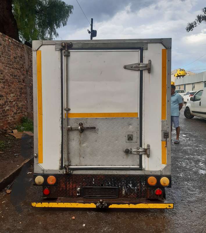 2.5 METER INSULATED (Refrigerated) BOX BODY / FRIDGE BODY  FOR HYUNDAI H1 / TOYOTA DYNA / NISS NP300