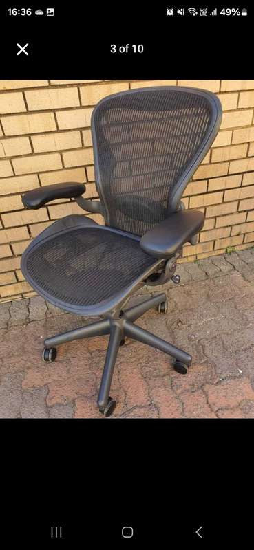 HERMAN MILLER AERON SIZE B