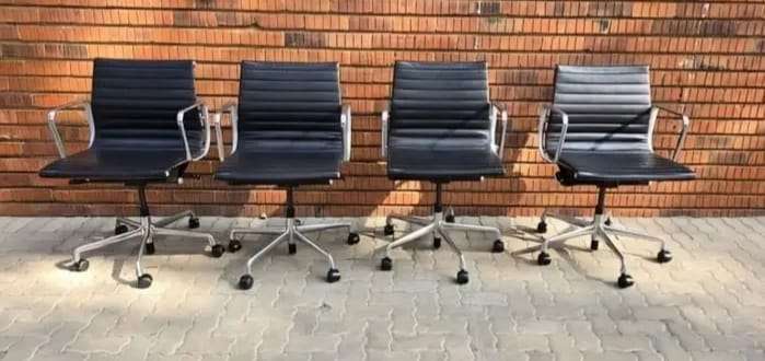 Original Eames EA33 Office Chair