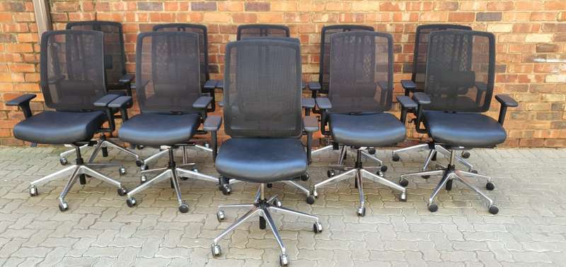 Dauphin Ergonomic Office Chair with Leather Seat