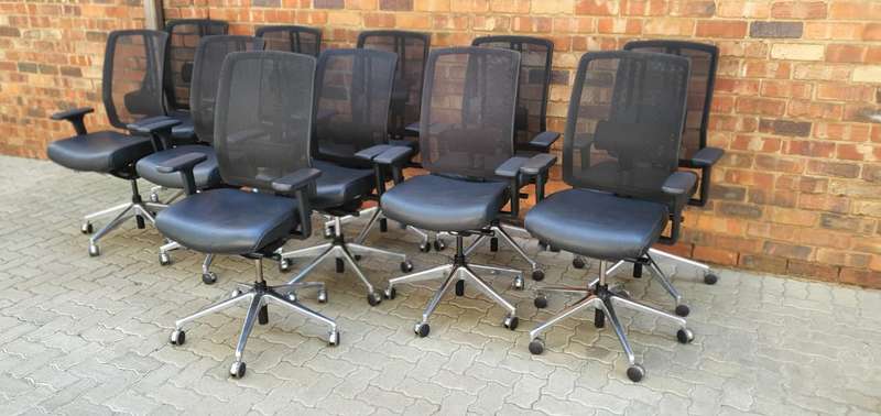 Dauphin Ergonomic Office Chair with Leather Seat