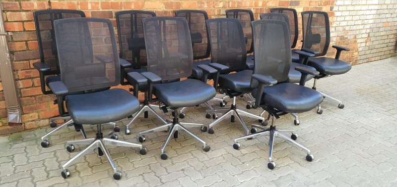 Dauphin Ergonomic Office Chair with Leather Seat