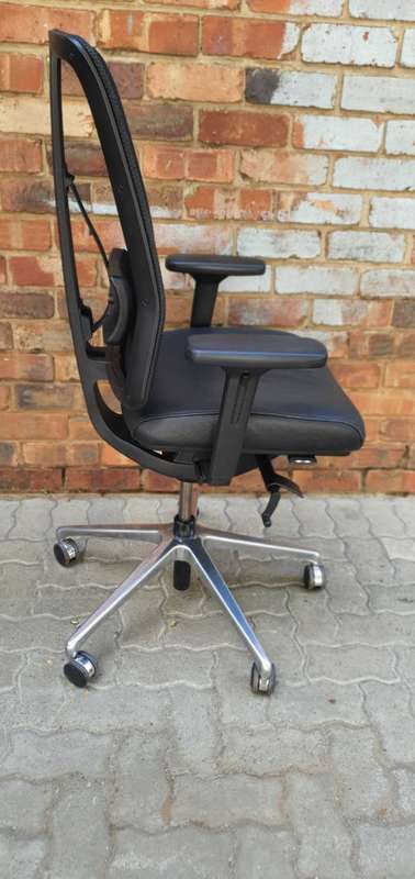 Dauphin Ergonomic Office Chair with Leather Seat