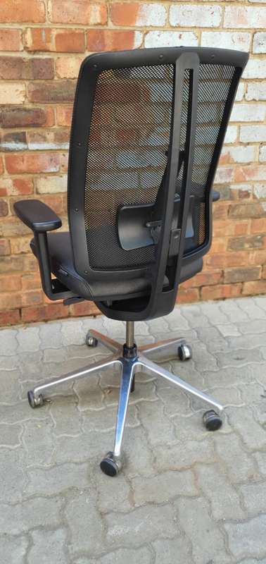 Dauphin Ergonomic Office Chair with Leather Seat