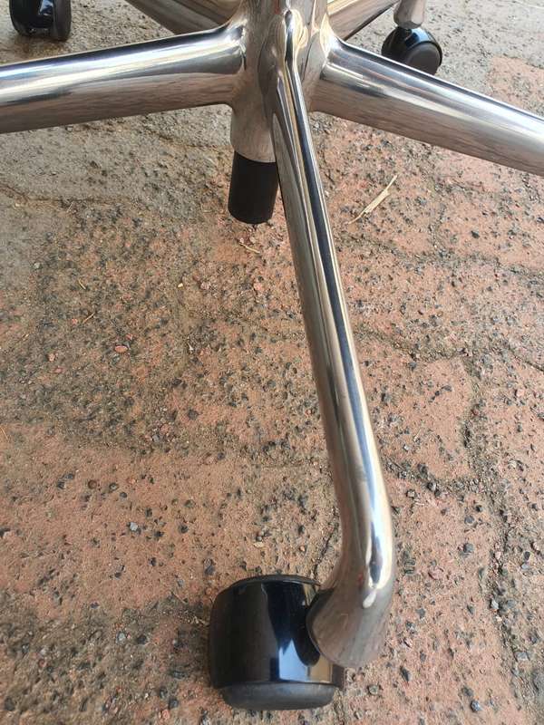 Original Eames EA33 Office Chair