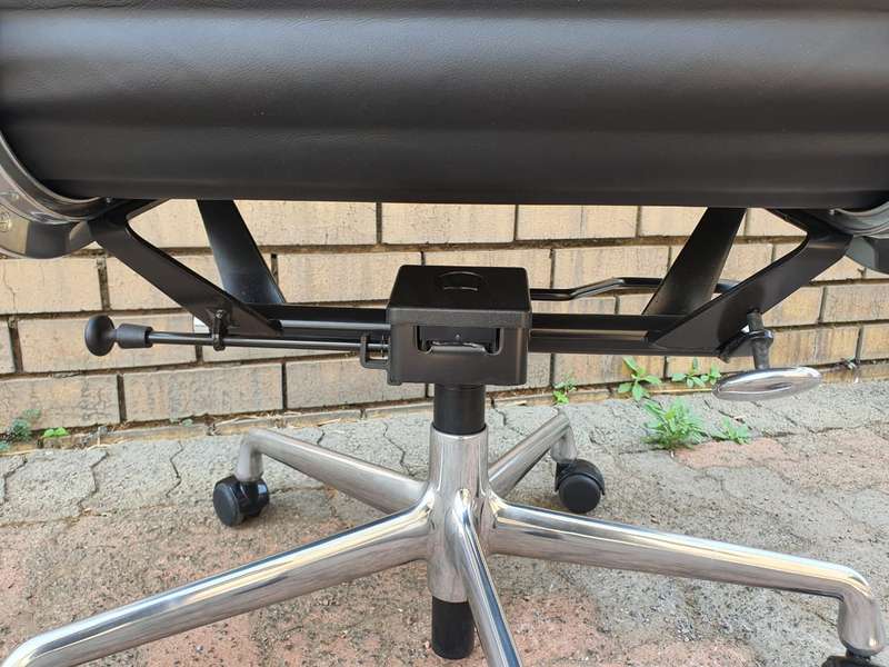 Original Eames EA33 Office Chair
