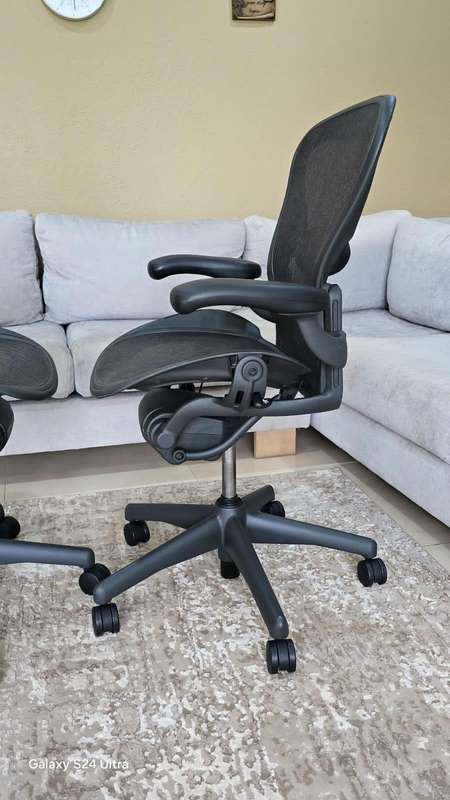Herman Miller Aerons - Size B - Ergonmic office chair