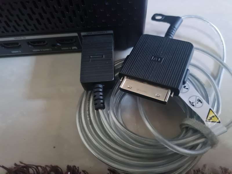 SAMSUNG ONE CONNECT BOX SOC1003T AND CABLE
