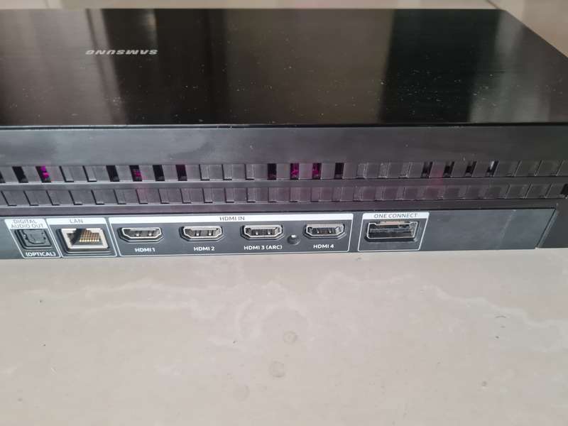 SAMSUNG SOC1005RA ONE CONNECT BOX AND CABLE