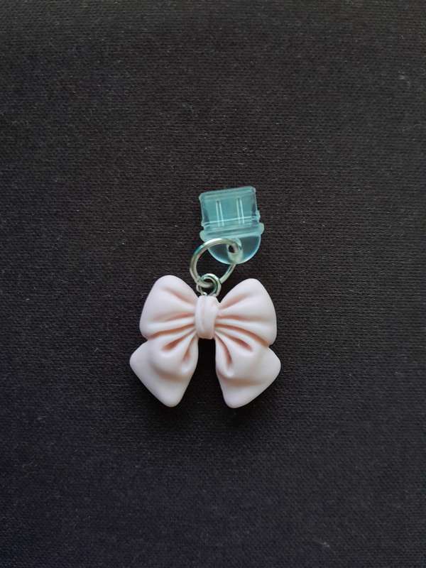 Bow phone dust plug