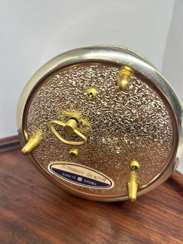 Vintage SANKYO wind-up music / trinket / powder box.