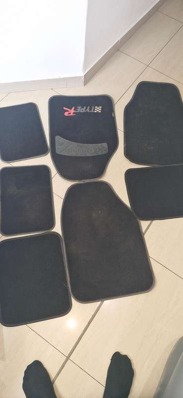 Car mats set (plus extras) 7 mats