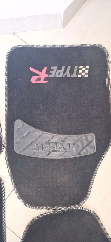 Car mats set (plus extras) 7 mats