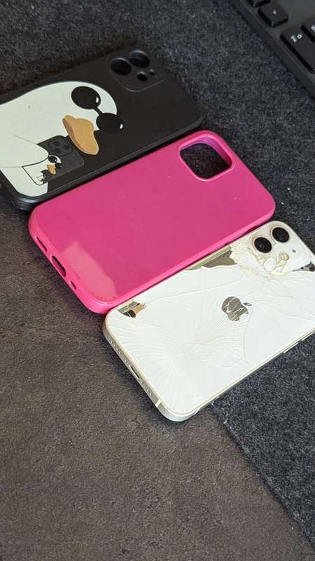 Apple iPhone 12 Mini 128GB - 2 EXTRA PHONE CASSES INCLUDED -