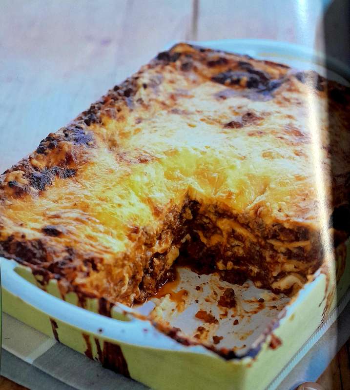 Womans Weekly Casseroles and Slow Cooked Classics