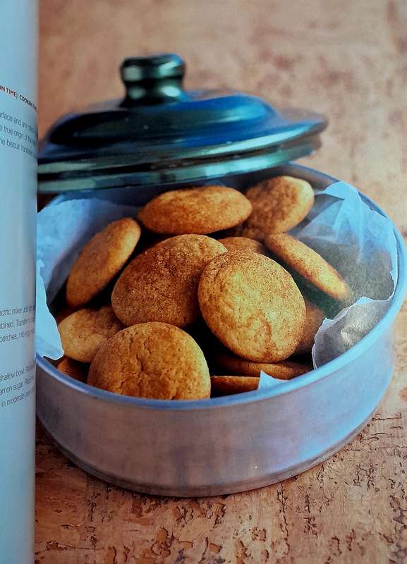 Womans Weekly Casseroles and Slow Cooked Classics